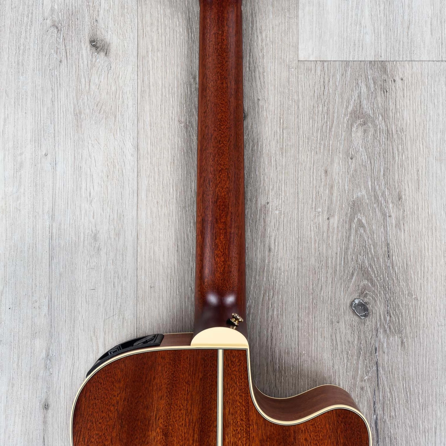 Takamine P3DC-12 12-String Dreadnought Acoustic-Electric Guitar, Left-Handed, Hard Case - Natural 10 Takamine P3DC-12 12-String Dreadnought Acoustic-Electric Guitar, Left-Handed, Hard Case - Natural - Image 8