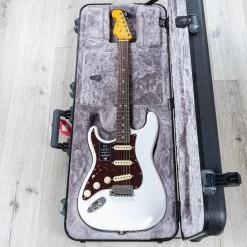 Fender American Ultra Stratocaster Left-Hand Guitar, Rosewood Fretboard, Arctic Pearl -Musical Instrument Shop 20220526 dsc02221