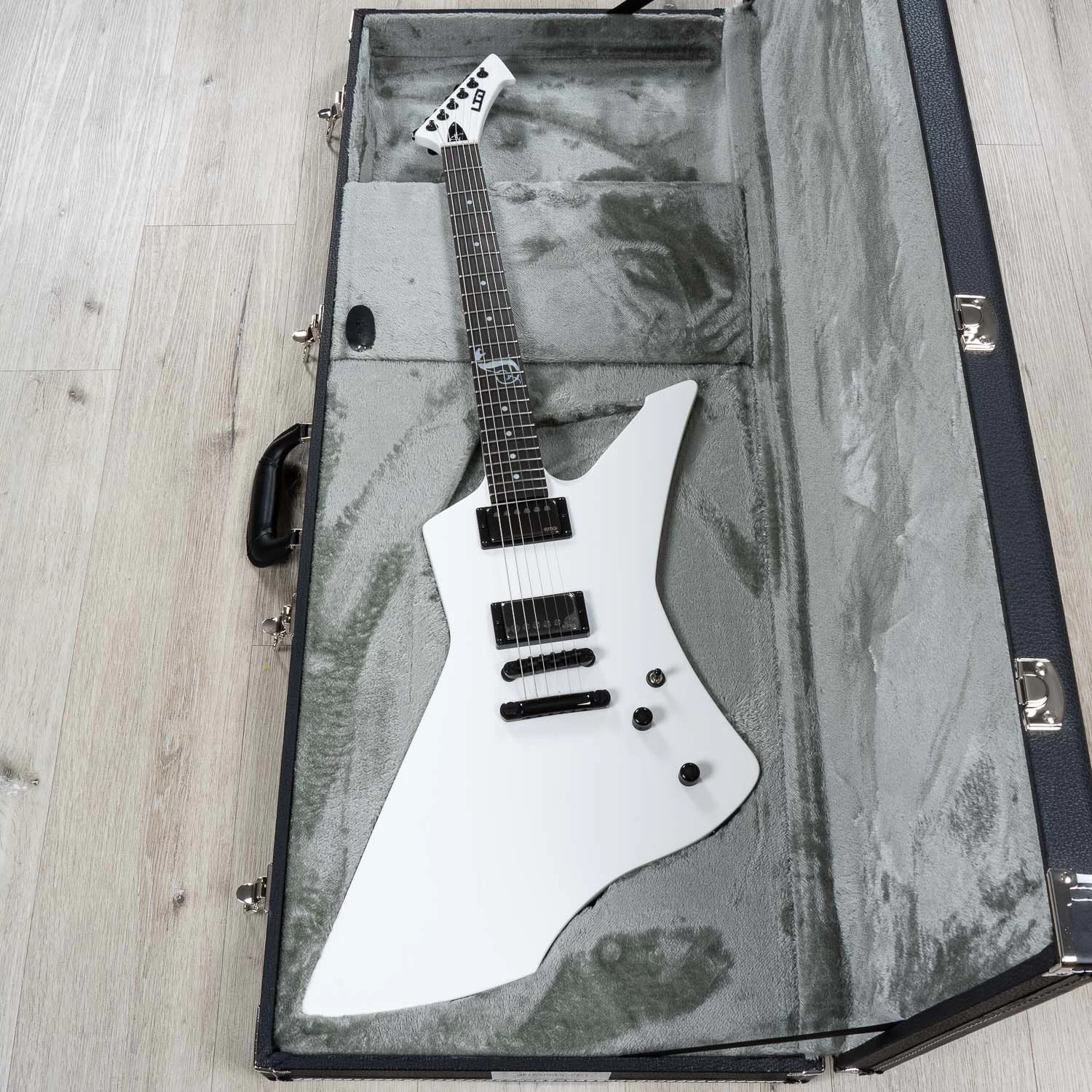 ESP LTD James Hetfield Signature Snakebyte Guitar, Ebony Fretboard, Snow White 12 ESP LTD James Hetfield Signature Snakebyte Guitar, Ebony Fretboard, Snow White - Image 10