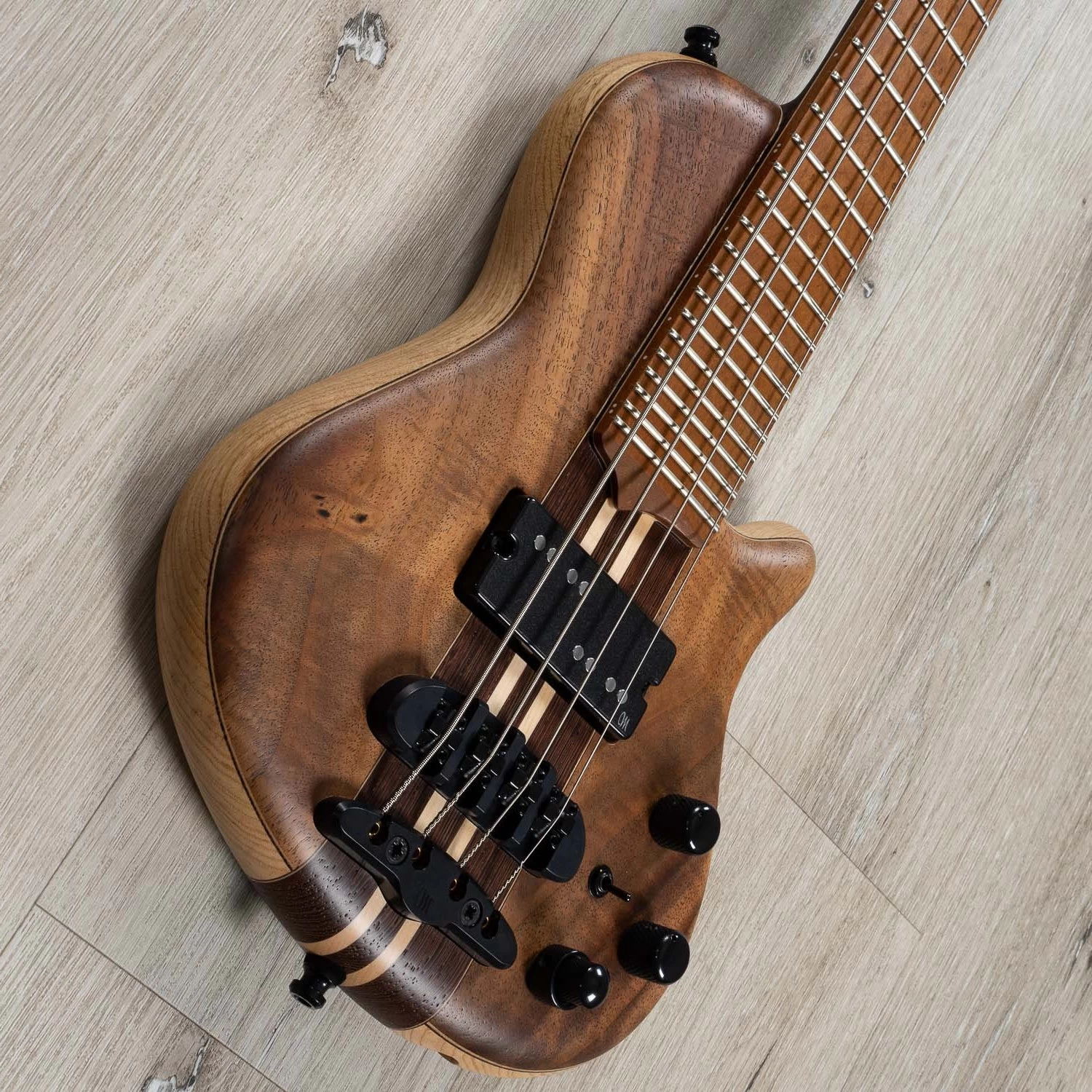 Mayones Cali 4 Short Scale Bass, 3A Birdseye Maple Fretboard, Walnut Top, Trans Natural Matt 4 Mayones Cali 4 Short Scale Bass, 3A Birdseye Maple Fretboard, Walnut Top, Trans Natural Matt - Image 2