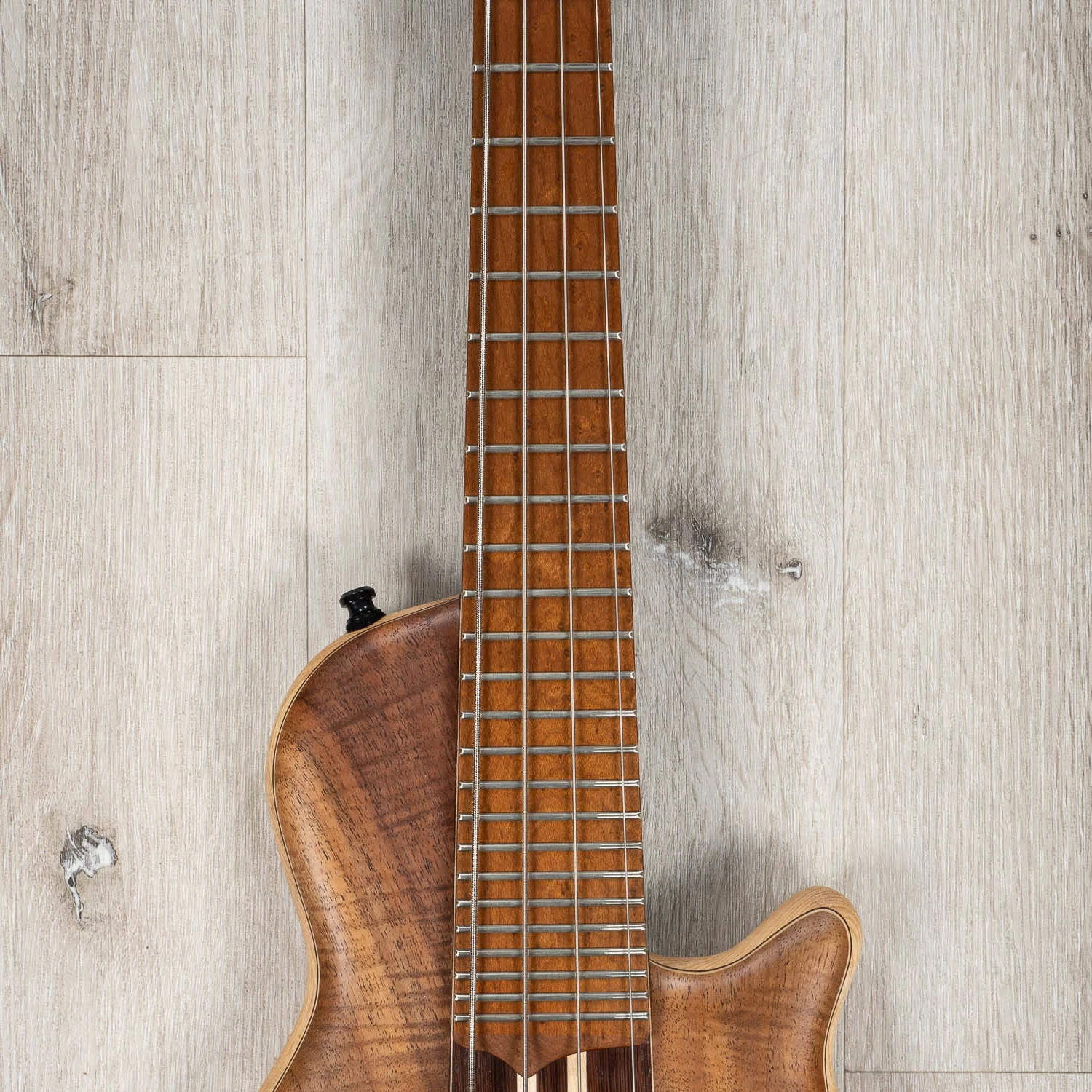 Mayones Cali 4 Short Scale Bass, 3A Birdseye Maple Fretboard, Walnut Top, Trans Natural Matt 6 Mayones Cali 4 Short Scale Bass, 3A Birdseye Maple Fretboard, Walnut Top, Trans Natural Matt - Image 4