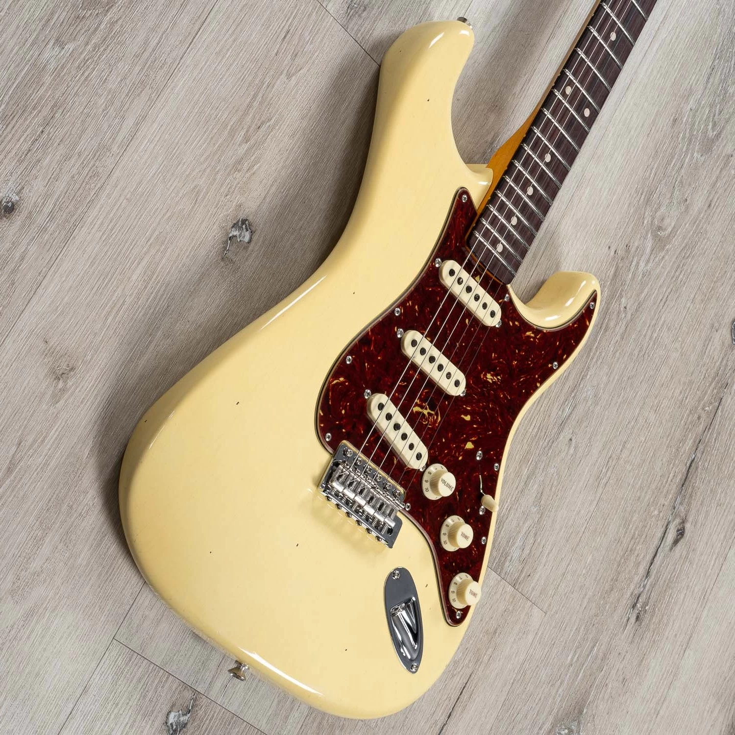 Fender Custom Shop Postmodern Stratocaster Journeyman Relic Guitar With Closet Classic Hardware, Rosewood Fingerboard, Aged Vintage White 4 Fender Custom Shop Postmodern Stratocaster Journeyman Relic Guitar With Closet Classic Hardware, Rosewood Fingerboard, Aged Vintage White - Image 2
