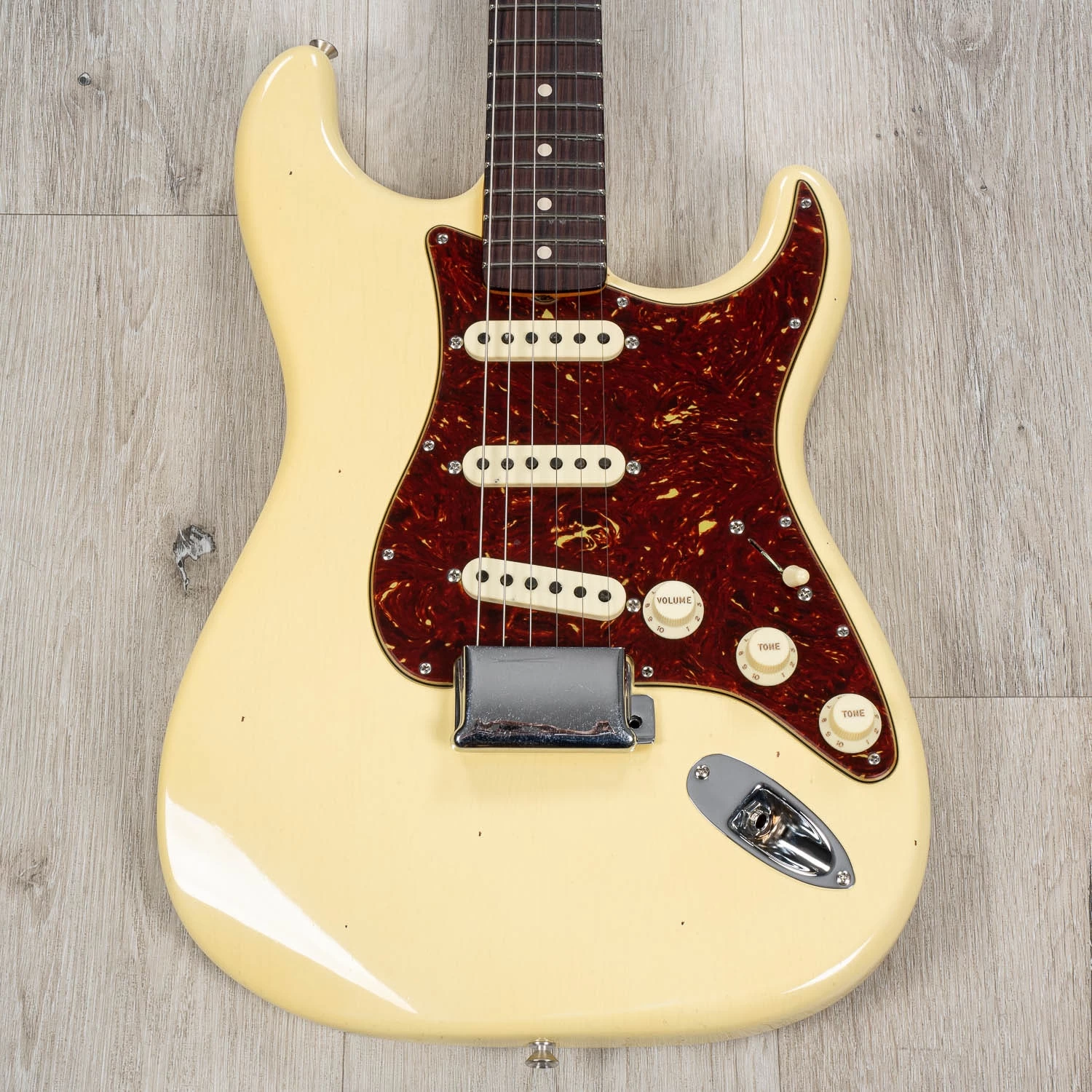 Fender Custom Shop Postmodern Stratocaster Journeyman Relic Guitar With Closet Classic Hardware, Rosewood Fingerboard, Aged Vintage White 6 Fender Custom Shop Postmodern Stratocaster Journeyman Relic Guitar With Closet Classic Hardware, Rosewood Fingerboard, Aged Vintage White - Image 4