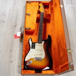 Fender American Vintage II 1961 Stratocaster Left-Hand Guitar, Rosewood Fretboard, 3-Color Sunburst 24 Fender American Vintage II 1961 Stratocaster Left-Hand Guitar, Rosewood Fretboard, 3-Color Sunburst -Musical Instrument Shop 20230522 dsc05636 3