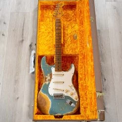 Fender Custom Shop Limited Edition Red Hot Strat Super Heavy Relic Guitar, Maple Fretboard, Super Faded Aged Lake Placid Blue -Musical Instrument Shop 20230614 dsc00634