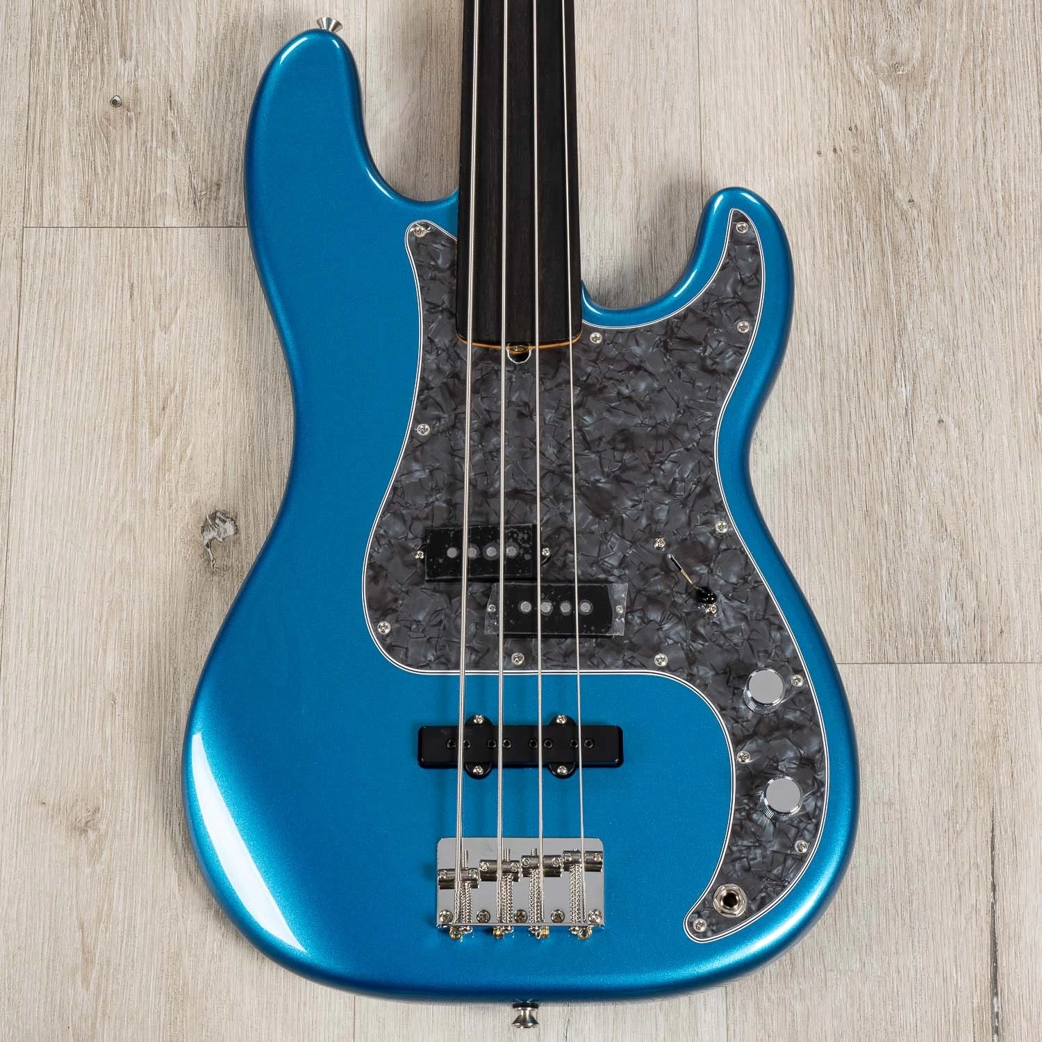Fender Tony Franklin Fretless Precision Bass, Ebony Fretboard, Lake Placid Blue 3 Fender Tony Franklin Fretless Precision Bass, Ebony Fretboard, Lake Placid Blue