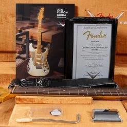 Fender Custom Shop Michael Landau 1963 Signature Stratocaster Guitar, Fiesta Red Over 3-Color Sunburst -Musical Instrument Shop 20231019 dsc01018