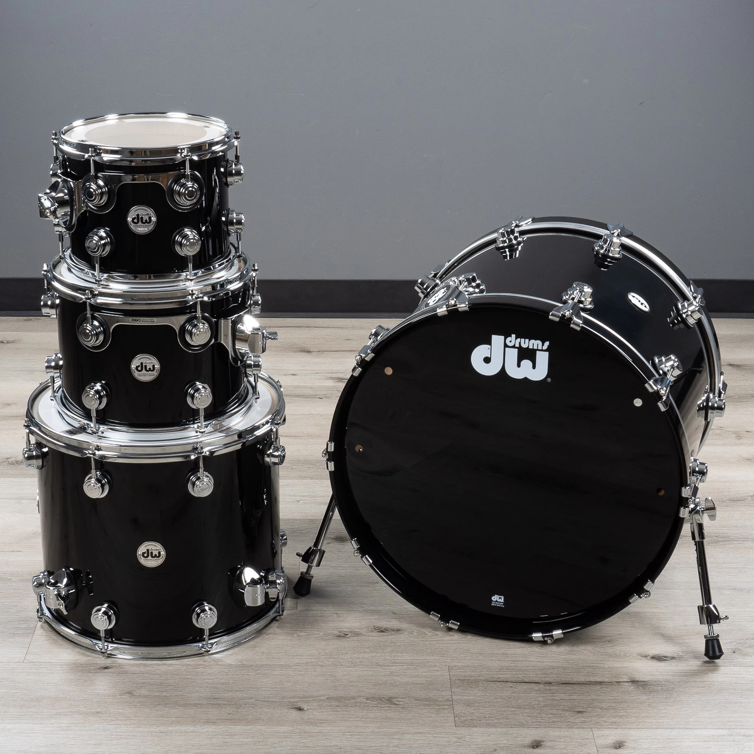 DW Drum Workshop Collectors Series 4-Piece Drum Kit, Piano Black Gloss Lacquer 3 DW Drum Workshop Collectors Series 4-Piece Drum Kit, Piano Black Gloss Lacquer