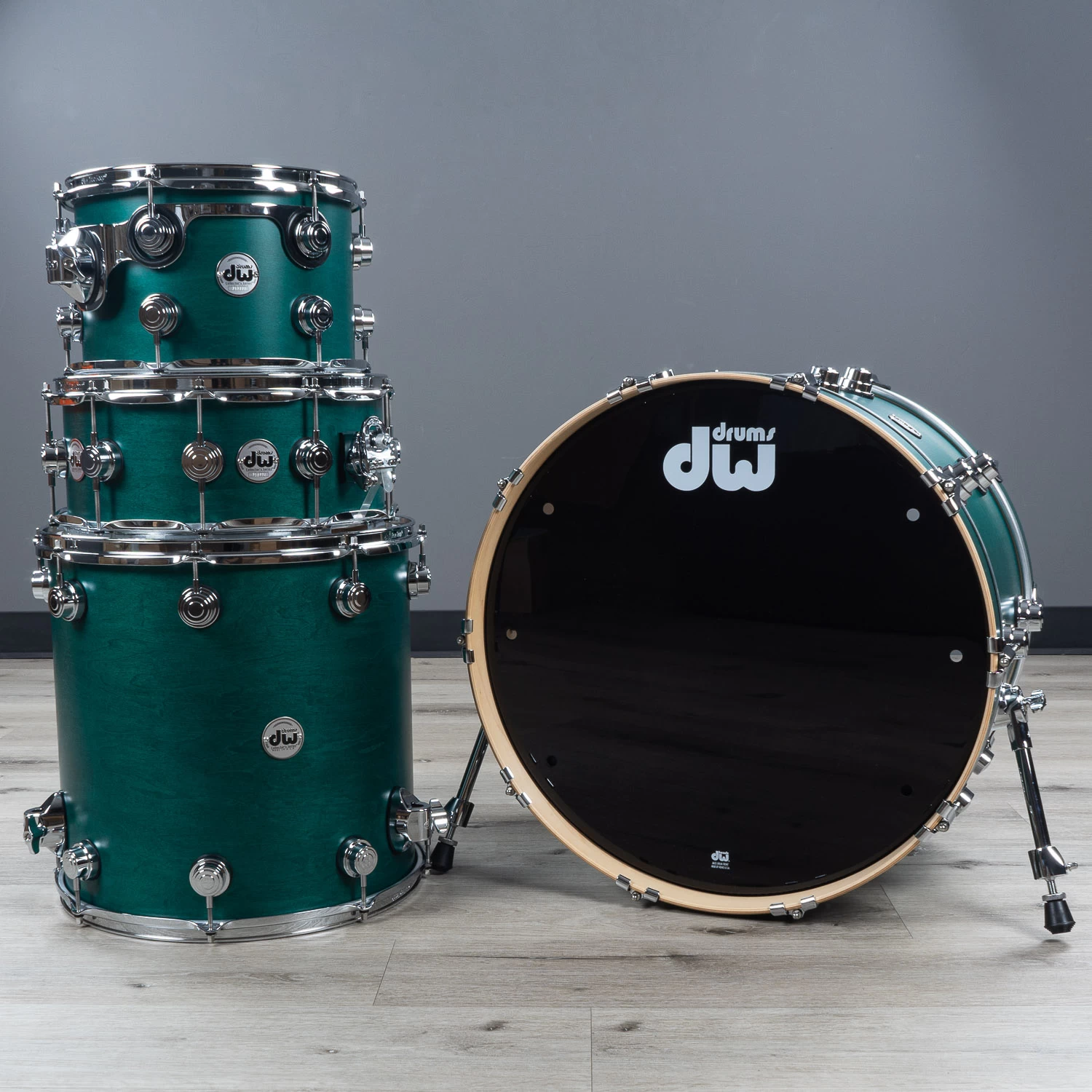 DW Drum Workshop Collector's Series 4-Piece Drum Kit W/ Snare, Satin Oil Teal 3 DW Drum Workshop Collector's Series 4-Piece Drum Kit W/ Snare, Satin Oil Teal
