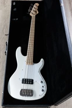 G&L USA Kiloton Bass, Alpine White, Maple Fretboard 16 G&L USA Kiloton Bass, Alpine White, Maple Fretboard -Musical Instrument Shop dsc01485