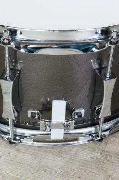Pork Pie Percussion 3-Ply Maple Shell Snare Drum, Pewter Metallic Lacquer Finish - 6.5 X 14" 11 Pork Pie Percussion 3-Ply Maple Shell Snare Drum, Pewter Metallic Lacquer Finish - 6.5 X 14" -Musical Instrument Shop dsc06773 1