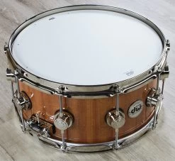 DW Drum Workshop Collector's Series Natural Lacquer Over Maple/Mahogany Snare, Nickel Hardware (6.5" X 14")