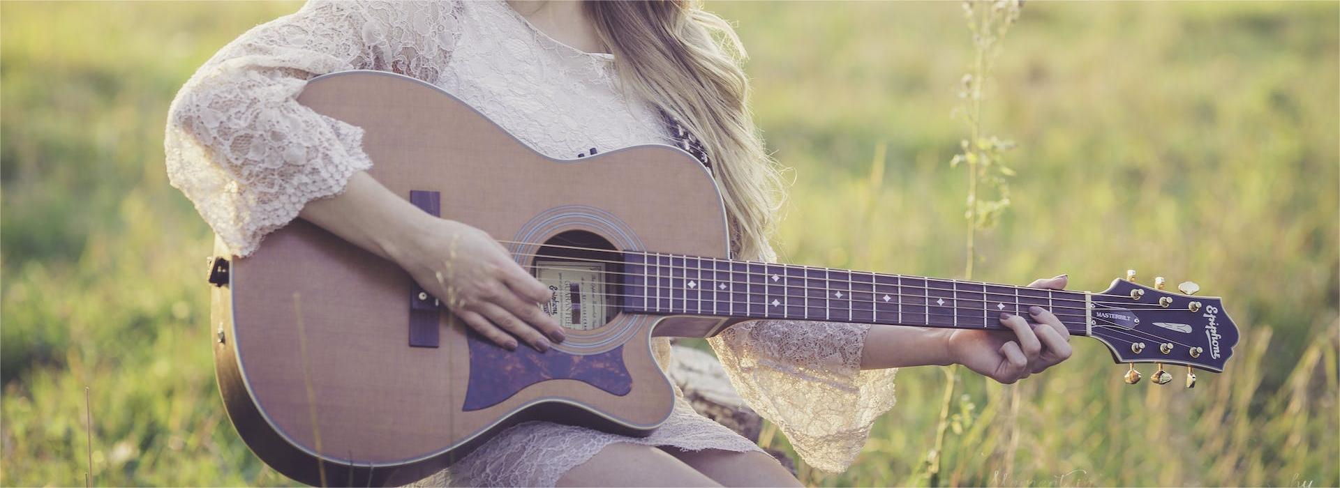 Front Page -Musical Instrument Shop pexels pixabay 33687